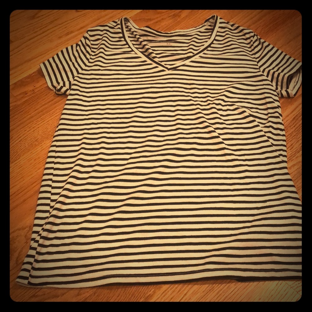 Black and white shirt size XL